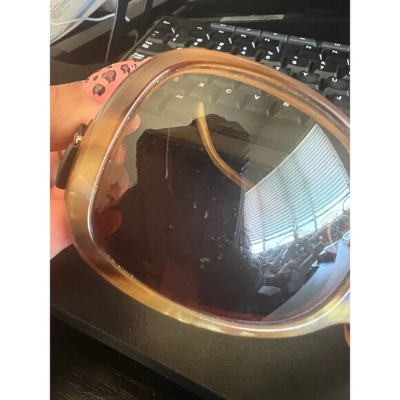 Chanel sunglasses tortoise color with bows on temples - Picture 9 of 10